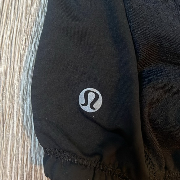 Lululemon Cycling Shirt black lined in gray has three back pockets quarter zip - Picture 8 of 11